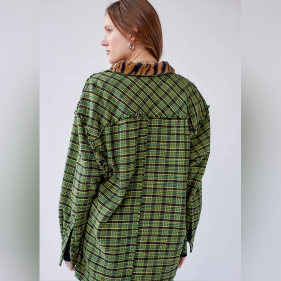 BDG Meadow Faux Fur Collar Distressed Button-Down Shirt - Picture 4 of 5